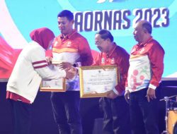 Ketua Umum KORMI Sidoarjo Raih Penghargaan Pembina Olahraga dari Gubernur Khofifah