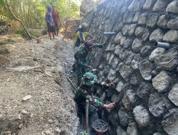 KOLABORASI SOLID SATGAS TMMD 118 BERSAMA WARGA DI LOKASI SASARAN FISIK