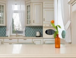 7 Rekomendasi Model Lemari Kaca untuk Ruangan Minimalis