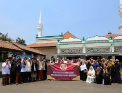 Wisata Religi, Kiai dan Nyai Se-Jaksel Dukung Ganjar Berziarah ke Makam Keramat Empang dan Luar Batang