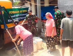 Upaya Mandiri, Babinsa Koramil Sukosewu Bojonegoro salurkan Air Bersih untuk Warga Krajan Sumberjokidul