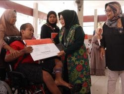 Kemensos dan Komisi VIII DPR RI Salurkan Bantuan Kepada Masyarakat Probolinggo