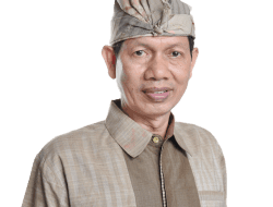 Artha Dharma dan Misi Ketut Rajin Lestarikan Budaya Tenun Kain Khas Bali