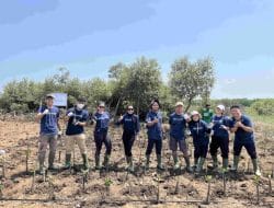 Lestarikan Bumi, PT Praisindo Teknologi Tanam 500 Mangrove di Sukawali Kabupaten Tangerang