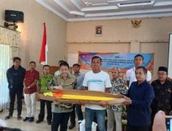 Kholiq Anggota DPRD Jatim Salurkan Bantuan Alat Olahraga di Trenggalek