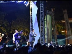 Tampilnya SBY Didampinpingi Bupati Pacitan Nur Bayuaji Menutup Gempita Djagakarya.