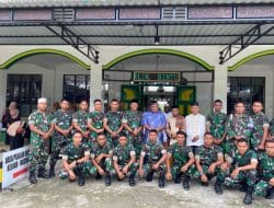 Pasca Sholat Jum’at, Komandan Brigif 26/Gurana Piarawaimo Silahturahmi dengan Masyarakat Bintuni