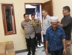 Kapolda Metro Jaya Serahkan Kunci Bedah Rumah Presisi di Bukit Duri dan Bagikan Sembako