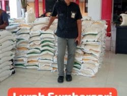 Penyerahan 494 Paket Beras 10 Kg Kepada Warga Kelurahan Sumbersari Jember