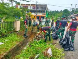 Prajurit Brigif 26/Gurana Piarawaimo Bersihkan Saluran Drainase Air dan Perbaiki Gorong-Gorong di Bintuni