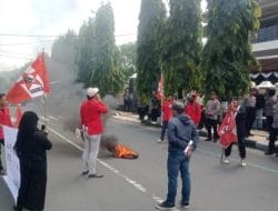 Doding Temui Aksi Demo, Jawab Keluhan Infrastruktur di Trenggalek