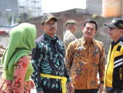 Gencar Perbaikan Jalan dan Betonisasi, Gus Muhdlor Minta Tidak Ada Penutupan Jalan Selama Libur Idul Fitri