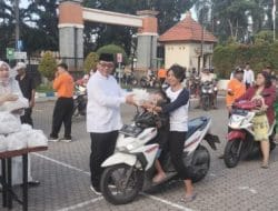 Jalin Silaturahmi, Disnakertrans Jatim Gelar Buka Puasa Bersama dan Bagikan Takjil