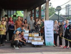 PT Pegadaian Kanwil XII Surabaya Bagikan Takjil Gratis Ke Masyarakat