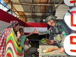 Satgas Yonif 509 Kostrad TK Hololoma ROSITA  Mama Papua sampai Habis