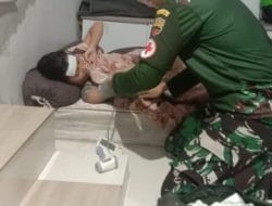 Beri Pelayanan Kesehatan, Tim Kesehatan Satgas TMMD Kodim 0316/Batam Mengobati Warga yang lagi Sakit