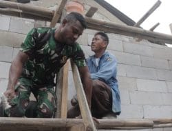 Gotong Royong Bangun Rumah Ibu Sarinah