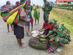 Senyum Mama Papua, Dagangan di Borong TK Koper Satgas Yonif 509 Kostrad.