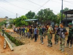 Kakraban Bersama Warga: Dan SSK TMMD 120 Dim 0316, Cerminan Kemanungalan TNI-Rakyat