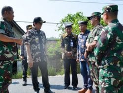 Dandim Bojonegoro dampingi Pangdam V Brawijaya tinjau Hasil TMMD 120 di Tambakrejo