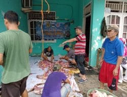 AWI, AJB dan Wartawan Perkotaan Jakut Berbagi Dengan Sesama Pada Idul Adha
