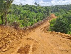 Jelang Penutupan Sering Diguyur Hujan, Ini Yang Dilakukan Satgas TMMD Pada Pembukaan Jalan