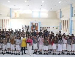 Workshop Public Speaking di SMP Providentia: Mengasah Teknik Presentasi dengan Coach Priska Sahanaya, Pronas, dan Sinotif