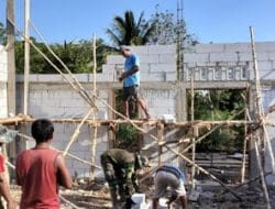 TNI dan Warga Bersinergi Bangun Mushola di Desa Manyahi dalam Program TMMD Reguler Ke-121 TA. 2024