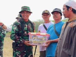 Pemberian Bansos Kepada Warga Desa Manyahi di Pembukaan TMMD ke-121