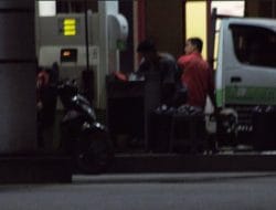 Pom Pertamina Ngadirojo Lorog Isi Puluhan Jeriken Kepada Pembeli, Diduga untuk Dijual Lagi ke Pengecer
