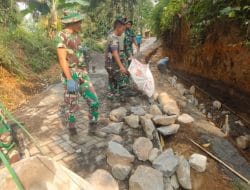 Tingkatkan Infrastruktur, Satgas TMMD ke 121 Kodim Probolinggo tahun 2024 Bangun Plengsengan