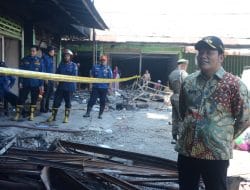 Plt. Bupati Sidoarjo H.Subandi Gerak Cepat Tinjau Lokasi Kebakaran di Pasar Krian