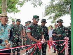 Pangdam XII/Tpr Serahkan Kunci Rumah RTLH Sarginen dalam TMMD ke-121 di Kapuas