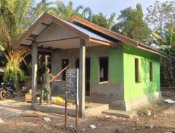 Sentuhan Akhir: Pengecatan Rumah Bapak Sarginen oleh Satgas TMMD