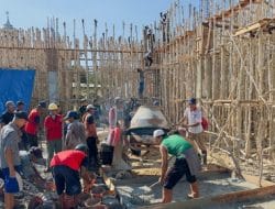 Sinergi TNI dan Warga dalam Penyelesaian Masjid Darussalam di Desa Manyahi