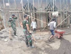 Satgas Bersama Masyakat Terus Bergotong Royong Selesaikan Pembangunan Musholla Tepat Waktu