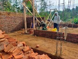 Satgas TMMD ke 121 Kodim 0820/ Probolinggo Bersama Masyarakat Mulai Bangun Tempat Ibadah Yang Layak