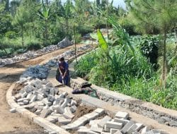 Pembangunan Plengsengan Di Desa Kalianan Program TMMD Ke 121 Kodim Probolinggo Hampir Tuntas