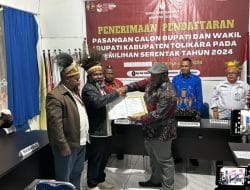 Willem Wandik-Yotham Wonda Resmi Daftar ke KPUD Tolikara untuk Ikuti Pilkada Serentak