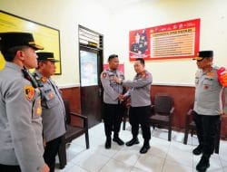 Temui Personel yang Jadi Penggali Kubur, Kapolri: Terus Menjadi Polisi Baik untuk Masyarakat