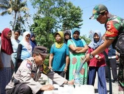 Kekeringan di Ponorogo Meluas, TNI-Polri dan BPBD Kompak Bantu Warga
