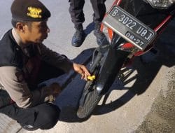 Lindungi Sepeda Motor Warga, Polsek Grogol Petamburan Gembok Belasan Motor