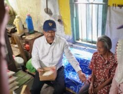 Kehadiran Mensos Saifulah Yusuf di Semarang Salurkan Bantuan Untuk Warga