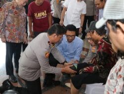 Polda Metro Jaya Berikan Bantuan Kaki Palsu dalam Rangka Hari Jadi Humas Polri ke-73