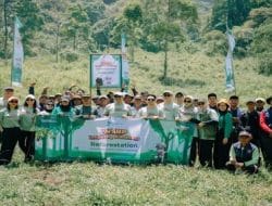 Peringati HUT ke-10, Waskita Beton Precast Tanam 1.000 Pohon Trembesi di Bandung