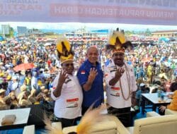 Willem Wandik – Aloysius Giyai Disambut Lautan Manusia Saat Kampanye di Timika