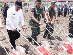 Dukung Swasembada Pangan, Kapolri Bersama Panglima TNI Tanam Jagung di Sidoarjo