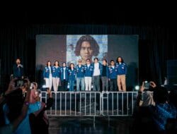 “Perayaan Mati Rasa” Rilis Poster & Trailer: Ketika Kehilangan Orang Tua Membuat Kakak Beradik Mati Rasa