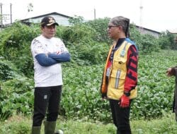 Plt Bupati Sidoarjo Subandi Turun Langsung Atasi Banjir