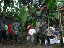 Kemanunggalan TNI-Rakyat Percepat Rehabilitasi Pasca Banjir Bandang di Ponorogo